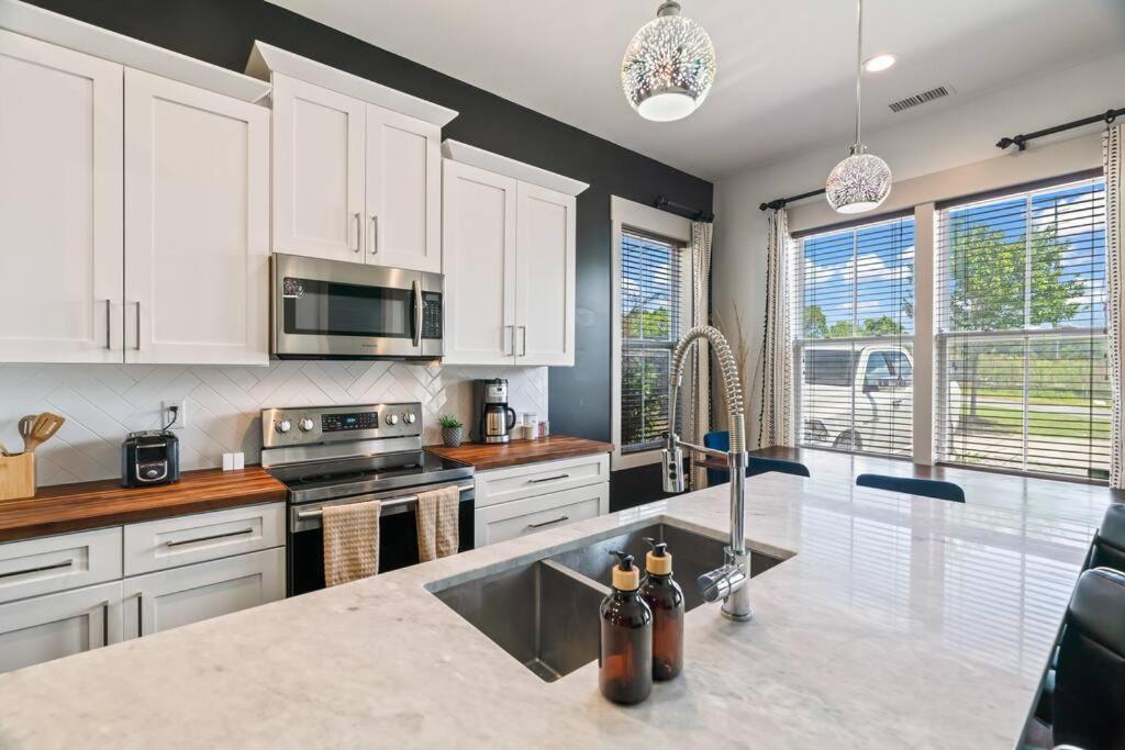 King Bed, Balcony, Covered Patio & Firepit! 8 Minutes From Broadway Nashville Dış mekan fotoğraf