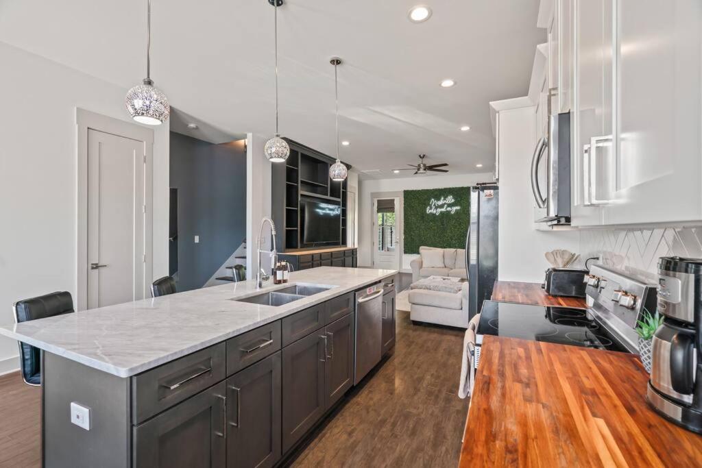 King Bed, Balcony, Covered Patio & Firepit! 8 Minutes From Broadway Nashville Dış mekan fotoğraf