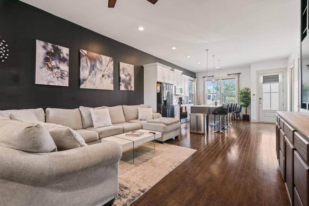 King Bed, Balcony, Covered Patio & Firepit! 8 Minutes From Broadway Nashville Dış mekan fotoğraf