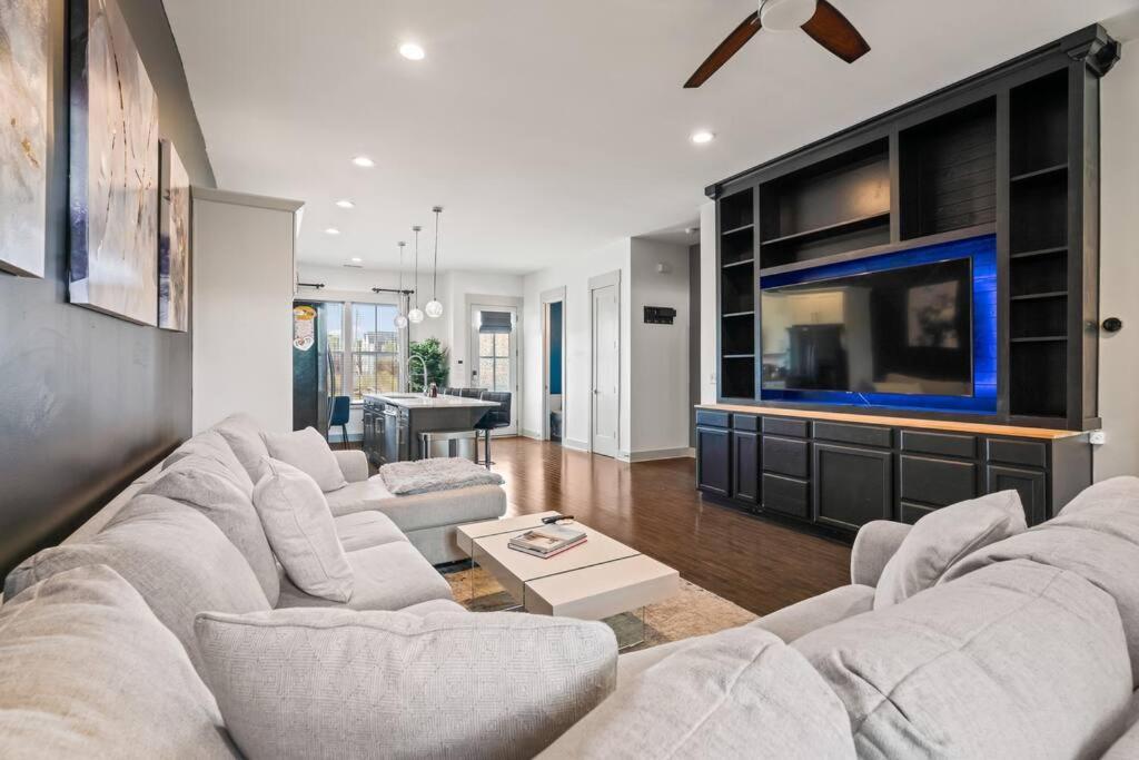 King Bed, Balcony, Covered Patio & Firepit! 8 Minutes From Broadway Nashville Dış mekan fotoğraf