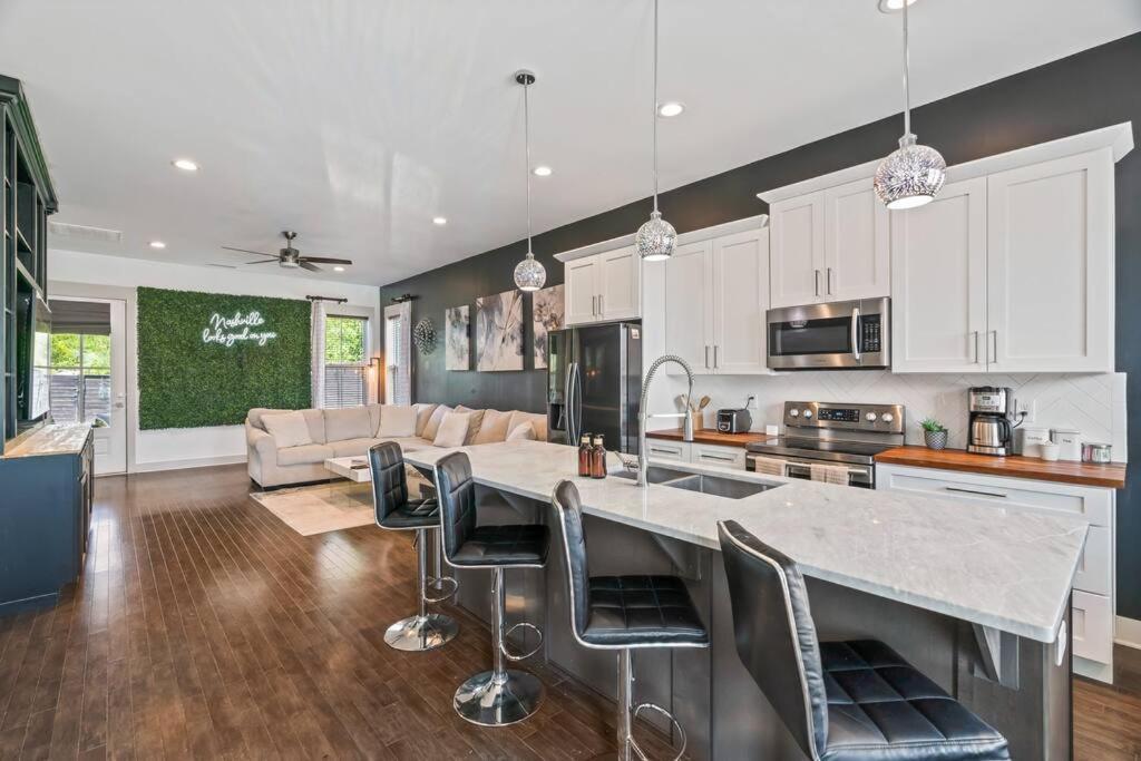 King Bed, Balcony, Covered Patio & Firepit! 8 Minutes From Broadway Nashville Dış mekan fotoğraf